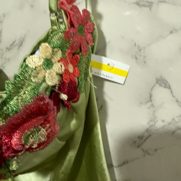 Princess Polly Kenzie Maxi Green Floral Dress 2 - Picture 5 of 13